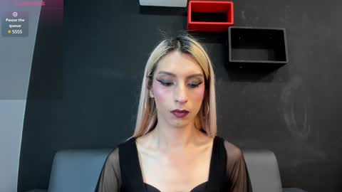 Snapshot of victoria_badgal chatting on December 12, 8:43 pm Victoria online show from December 12, 8:43 pm