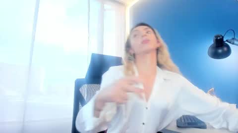 Snapshot of victoria_badgal chatting on November 17, 8:25 pm Victoria online show from November 17, 8:25 pm