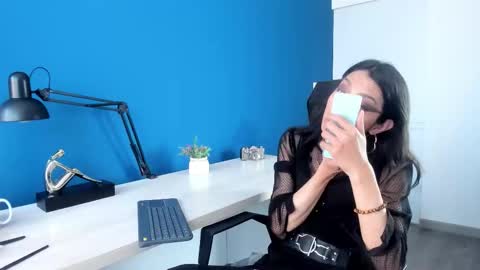 Snapshot of victoria_badgal chatting on December 15, 3:05 pm Victoria online show from December 15, 3:05 pm