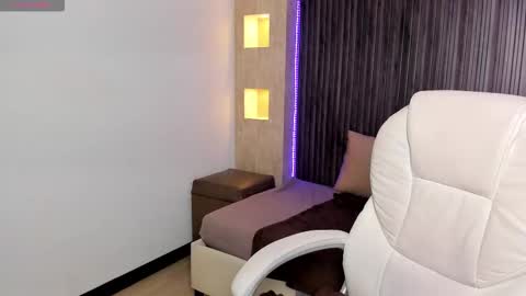 Snapshot of victoria_carper chatting on September 25, 2:32 pm victoria_carper online show from September 25, 2:32 pm