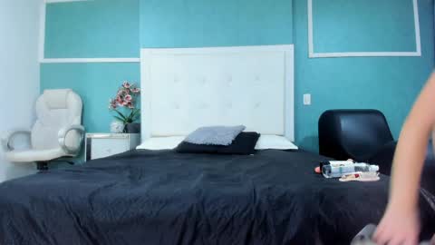 Snapshot of victoria_cutee chatting on May 7, 12:21 pm online show from May 7, 12:21 pm
