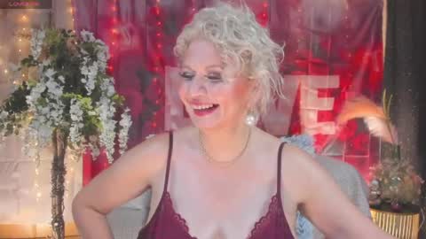 diorvictoria9 online show from May 25, 4:46 pm