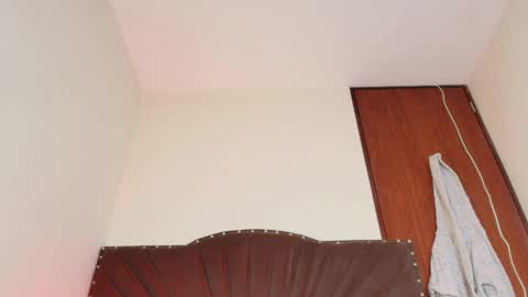 victoria online show from October 27, 8:02 pm