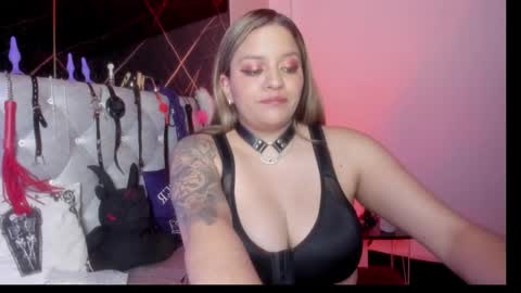 victoria_floyd1 online show from September 20, 6:53 pm
