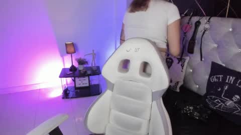 victoria_floyd1 online show from April 10, 8:35 pm