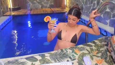 Snapshot of victoria_joliegb chatting on January 17, 4:47 pm Victoria Lozano online show from January 17, 4:47 pm