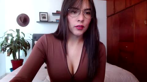 Snapshot of victoria_martelo chatting on April 9, 5:07 pm VICTORIA MARTELO online show from April 9, 5:07 pm