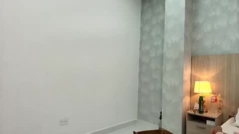 Snapshot of victoria_pachon chatting on May 4, 7:10 pm victoria_pachon online show from May 4, 7:10 pm