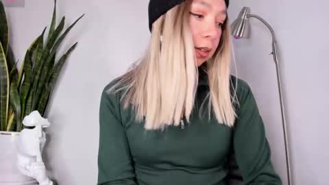 D A N I online show from October 28, 5:04 pm