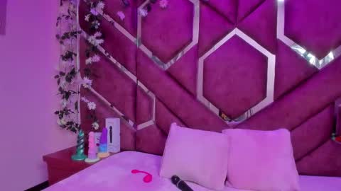 Snapshot of victoria_rossy_ chatting on February 25, 8:29 pm Victoria online show from February 25, 8:29 pm