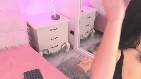 Snapshot of victoria_watsson chatting on December 13, 3:32 pm victoria_watsson online show from December 13, 3:32 pm