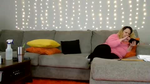 Victoria and Jesse online show from December 6, 2:38 pm
