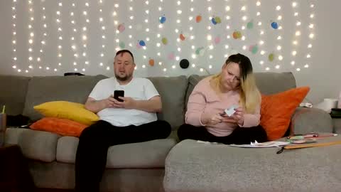 Victoria and Jesse online show from December 11, 3:37 pm