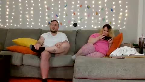 Victoria and Jesse online show from December 17, 4:45 am