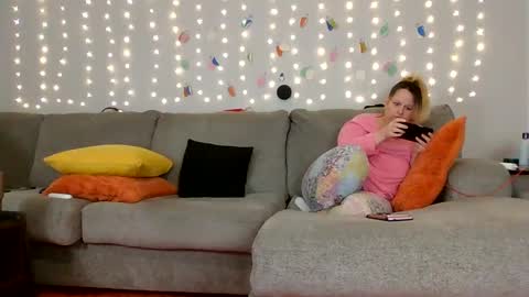 Victoria and Jesse online show from December 21, 3:03 am