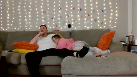 Victoria and Jesse online show from December 21, 6:09 am