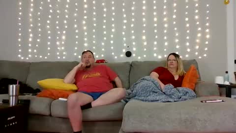 Victoria and Jesse online show from December 25, 8:51 am