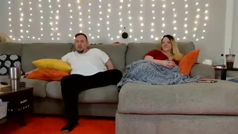 Victoria and Jesse online show from December 25, 12:05 pm