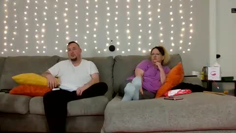Victoria and Jesse online show from January 2, 4:02 pm