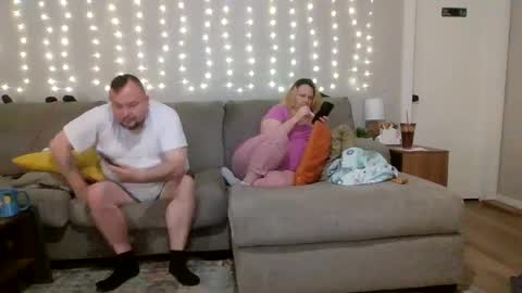 Victoria and Jesse online show from October 1, 3:45 am