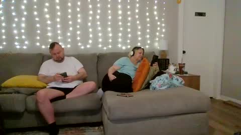 Victoria and Jesse online show from October 8, 8:01 am
