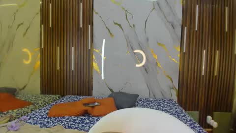 Victoria  online show from January 7, 8:00 pm