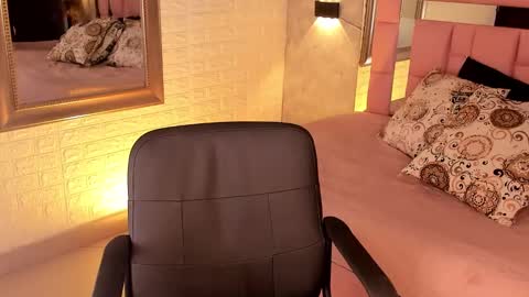 Snapshot of victoriagolden chatting on January 22, 10:59 pm VICTORIA online show from January 22, 10:59 pm