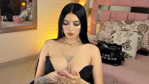 Snapshot of victoriagolden chatting on January 25, 1:43 am VICTORIA online show from January 25, 1:43 am