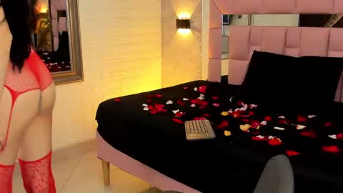 Snapshot of victoriagolden chatting on February 15, 8:54 pm VICTORIA online show from February 15, 8:54 pm