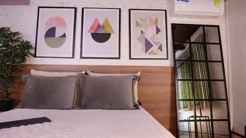 Victoria Shelby  online show from April 14, 12:00 pm