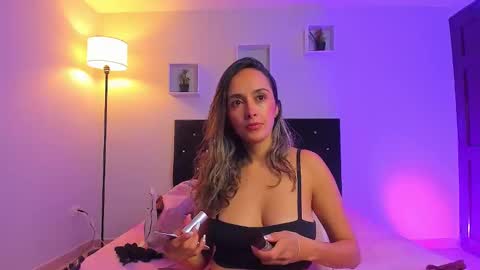 victoriia_rose_ online show from April 2, 3:48 am