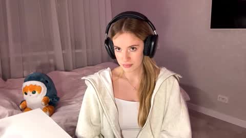 Snapshot of victorinaokula chatting on December 3, 3:10 pm Vikki online show from December 3, 3:10 pm