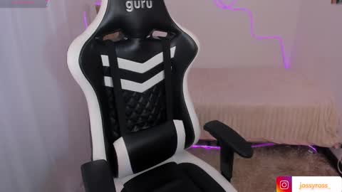 V  I C  T O R I A  online show from November 6, 7:48 pm