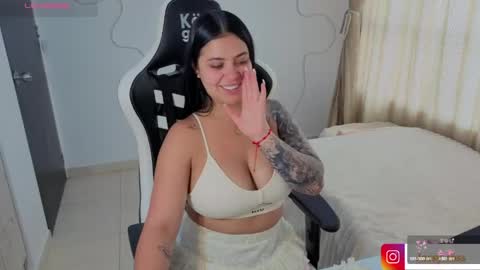 V  I C  T O R I A  online show from April 28, 7:52 pm