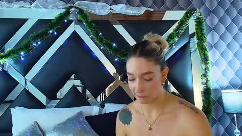 victtoria lee online show from December 13, 10:55 pm