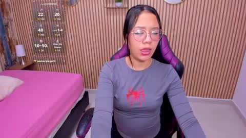 Violet online show from June 12, 9:03 pm