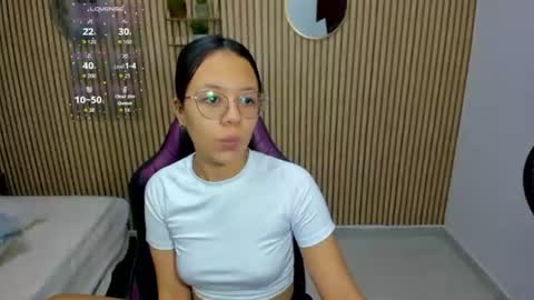 Violet online show from June 15, 6:43 pm