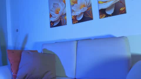 Snapshot of viiolet_collins chatting on June 10, 12:44 am VIOLET online show from June 10, 12:44 am
