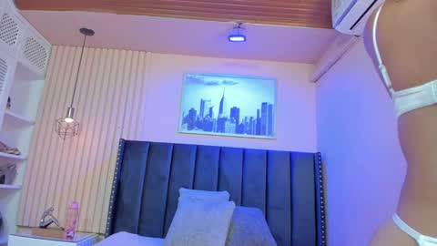 Viiolett online show from November 9, 9:57 pm