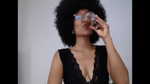 viiolettaaa online show from April 16, 7:58 pm