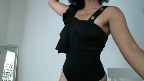 viiolettaaa online show from April 27, 7:56 pm