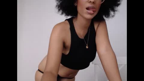 Snapshot of viiolettaaa chatting on June 5, 9:42 pm viiolettaaa online show from June 5, 9:42 pm