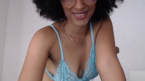 Snapshot of viiolettaaa chatting on July 1, 10:31 pm viiolettaaa online show from July 1, 10:31 pm