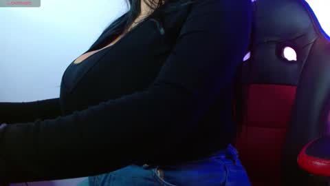 Snapshot of viiolleta chatting on February 18, 12:23 pm viioleta online show from February 18, 12:23 pm