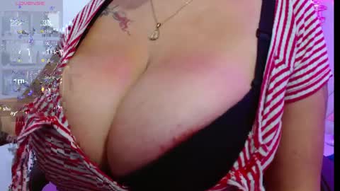 Snapshot of viiolleta chatting on April 6, 12:17 pm viioleta online show from April 6, 12:17 pm