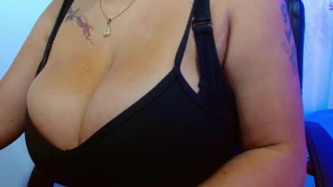 Snapshot of viiolleta chatting on April 14, 12:22 pm viioleta online show from April 14, 12:22 pm