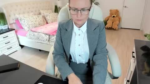 Ukrainian-woman online show from October 20, 7:36 pm