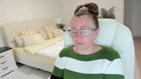 Snapshot of vika7333 chatting on June 10, 11:42 am Ukrainian-woman online show from June 10, 11:42 am