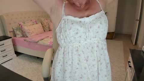 Snapshot of vika7333 chatting on June 22, 4:04 pm Ukrainian-woman online show from June 22, 4:04 pm