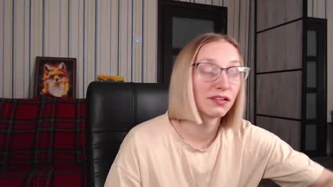 Snapshot of vikaericka chatting on December 5, 2:09 am Vika online show from December 5, 2:09 am